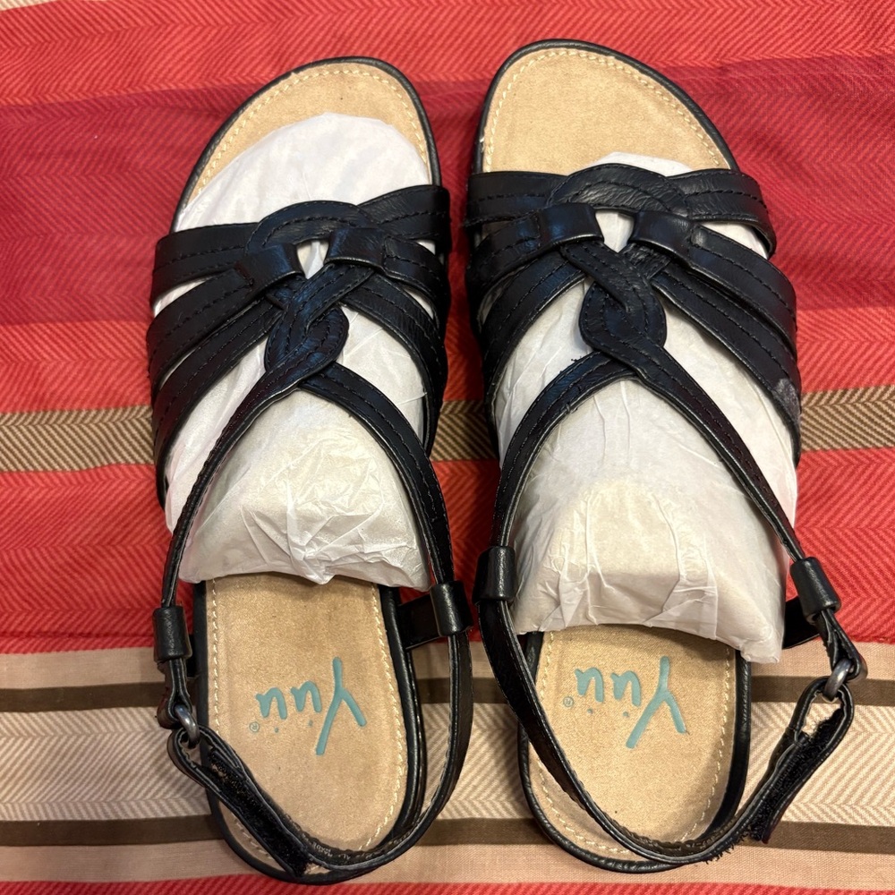 Yuu sandals 7 1/2 M brand new